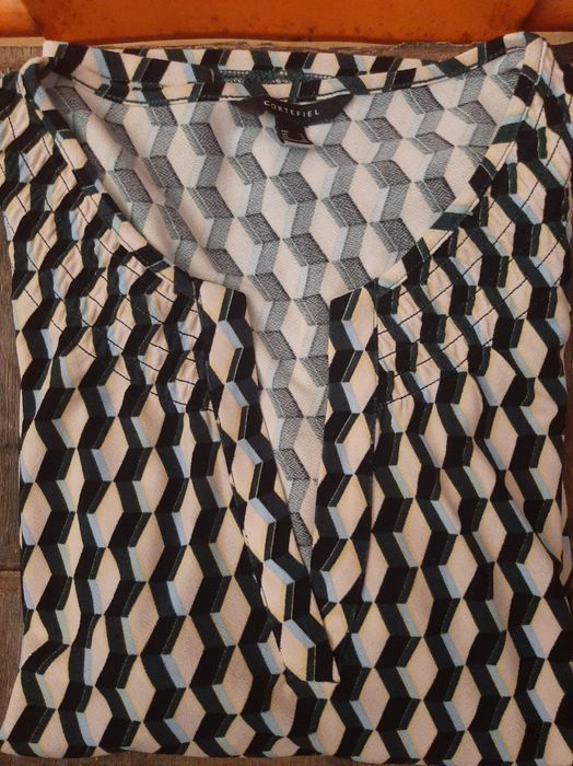 Blusa Cortefiel, aos losangos,em 3D