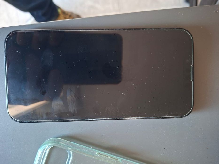 iPhone 16e cinzento usado como novo