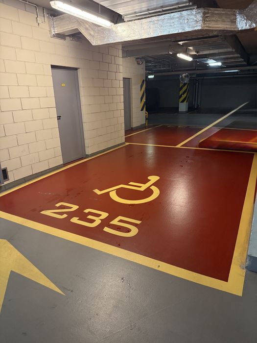 Duże samodzielne miejsce postojowe 19m² + komórka 5m² – Cynamonowa 19