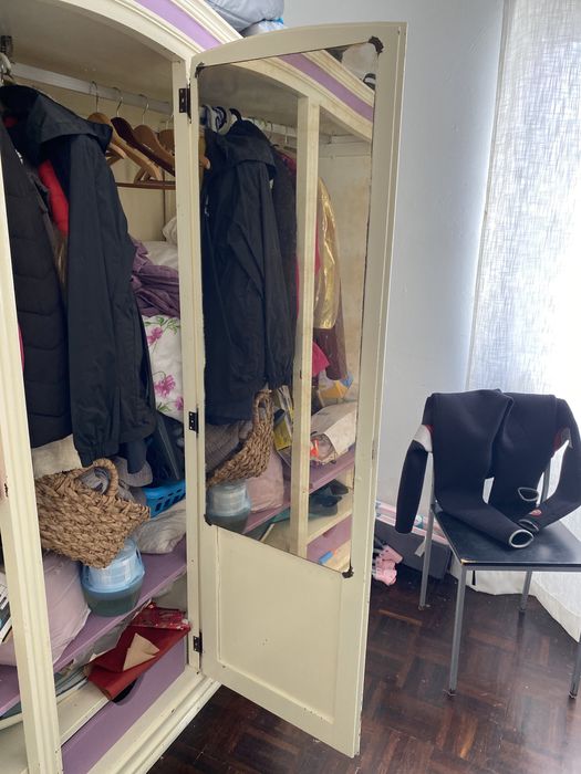 Guarda fatos em madeira