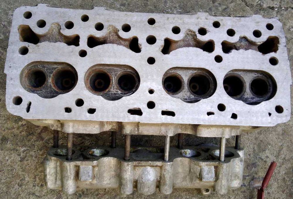 Головка двигуна на Москвич