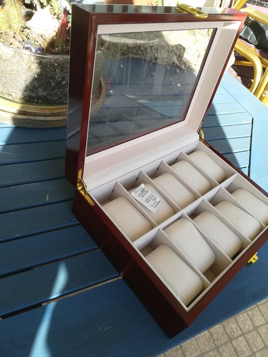 Caixa em madeira para relogios