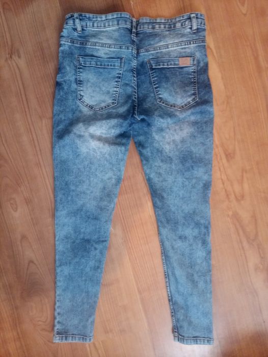 Jeansy z wysoki. Stanem cropp L