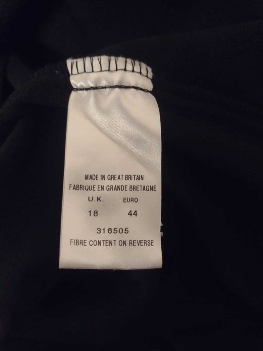 Czarna sukienka z długim rękawem