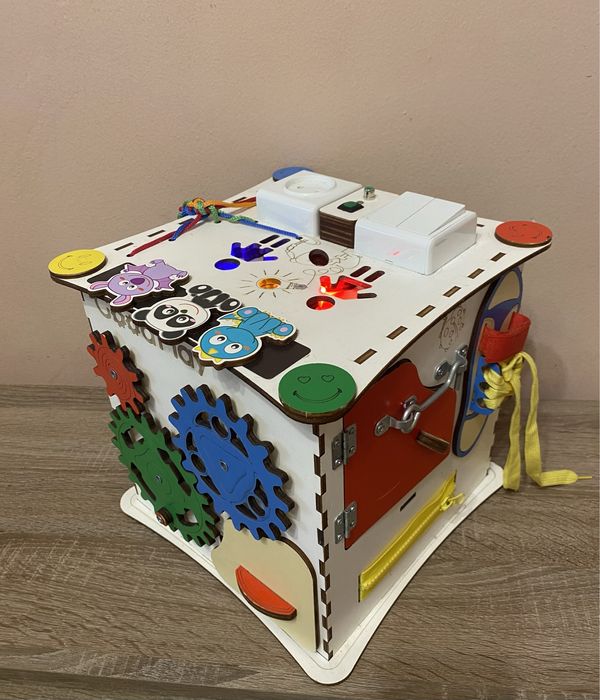 Бізікуб розвиваючий творчий з підсвіткою