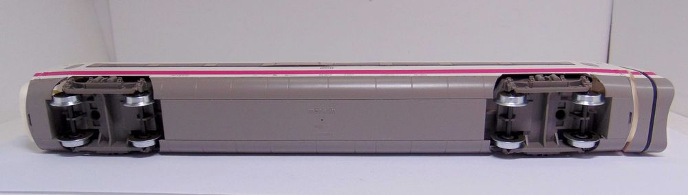 Проміжний вагон експрес потягу BR 410 ICE Marklin 4171, H0 (1:87).