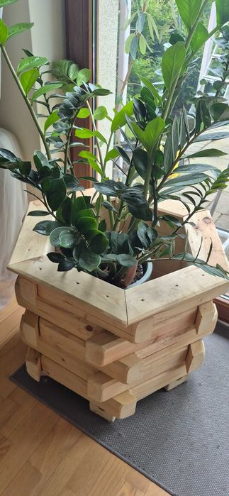 Solidna Drewniana Donica Ogrodowa – Sześciokątna (Handmade)