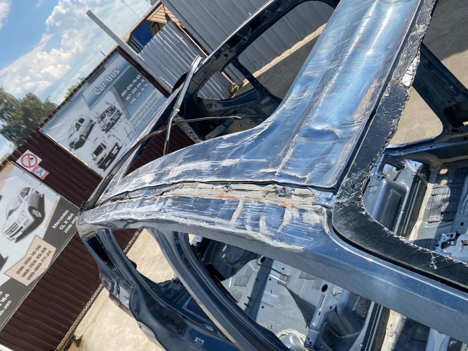 Кузов Четверть Передня Ліва Четверть Передня Права Четверть