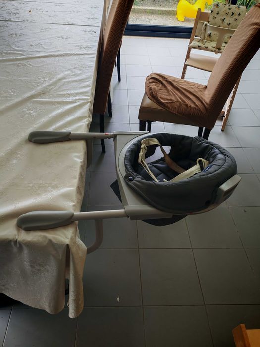Cadeira de mesa giratória Chicco para bebé