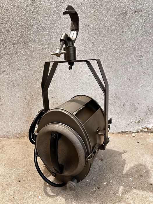 Refletor/Projetor DAB teatro/cinema