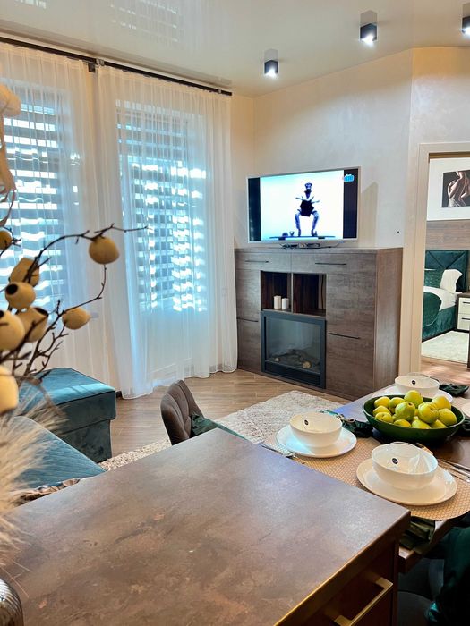 Центр. 3 кімнати. Озеро та парк. Власник. Звітні документи