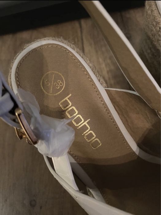 Sandałki  na koturnie