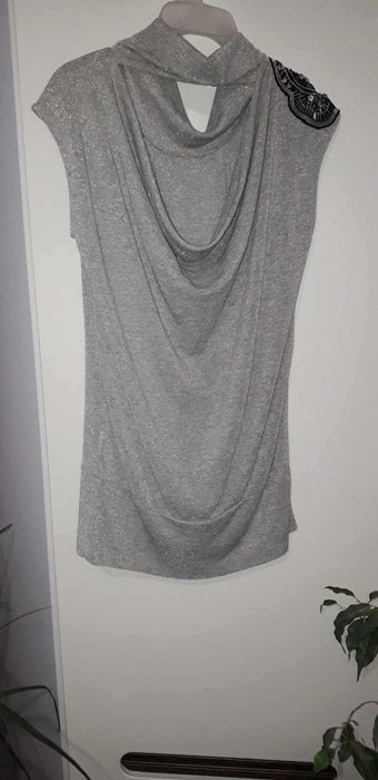 Срібна туніка-безрукавка з вирізом на спині, прикрасою  L-XL.