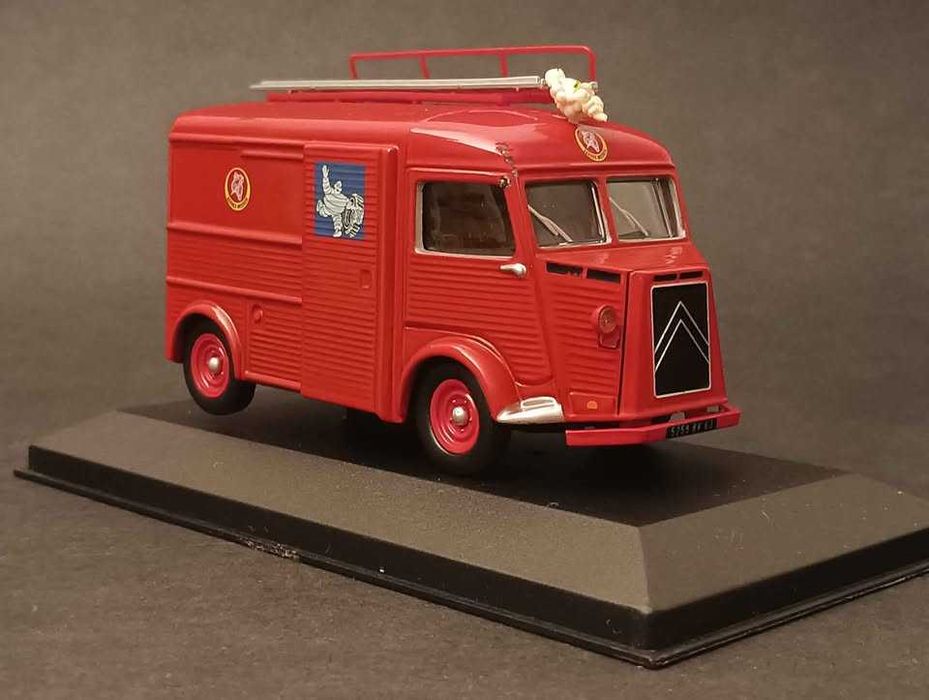 Miniatura de coleção Citroen Type H Bombeiros na escala 1.43