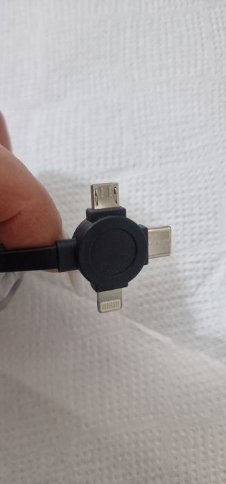 Kabel do ładowania i brelok