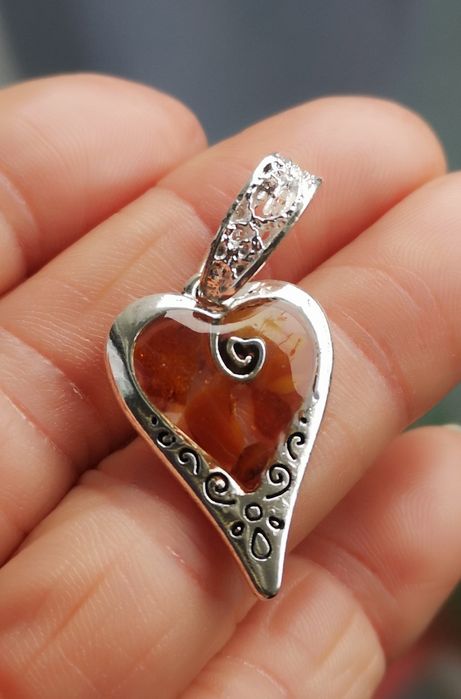 Piękny zestaw, kolczyki plus zawieszka. Bursztyn.