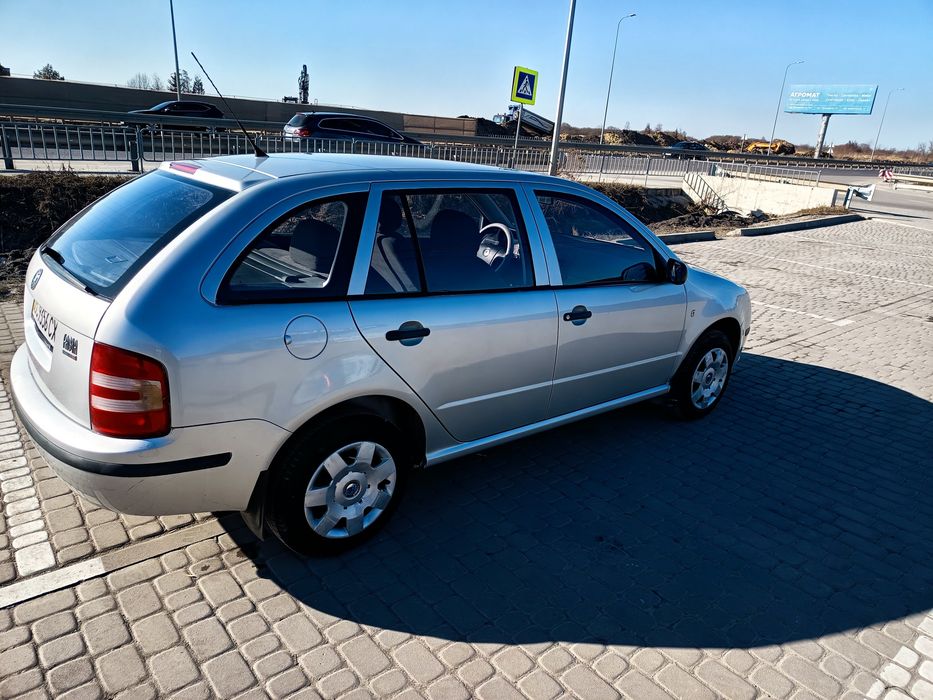 Автомобіль в чудовому стані, стояв довгий час в сухому гаражі