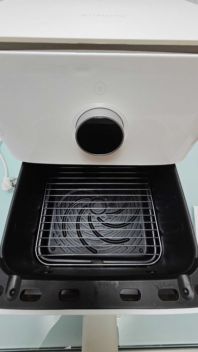 Vendo Air Fryer Xiaomi com wi-fi e App para telemóvel como nova e ofereço tostadeira Ariet com alguns sinais de uso mas a funcionar em pleno.