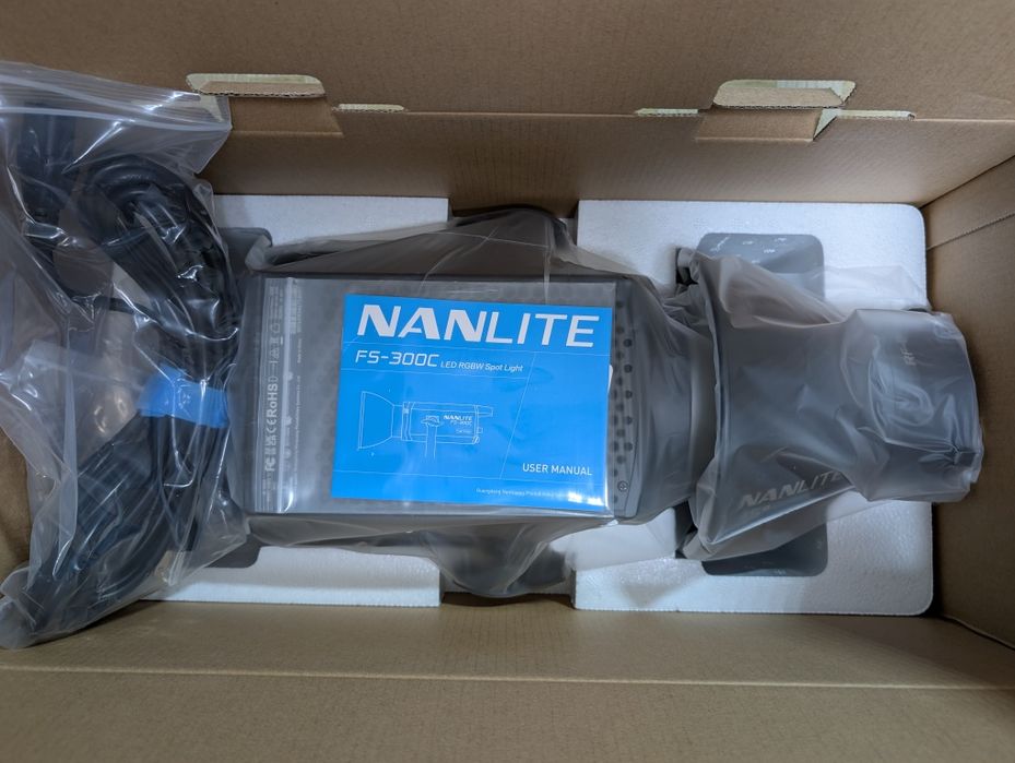 Студійне постійне LED світло Nanlite FS-300C RGB W 300W Bi color godox