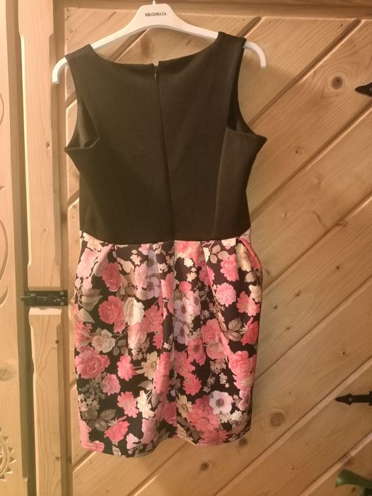 Sukienka bombka w kwiaty