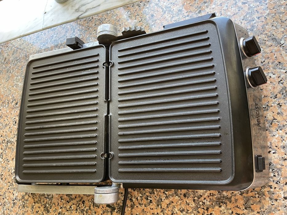 Grelhador Eléctrico de Placas