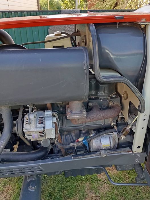 В ціну входить трактор Kubota GL-19, плуг, косарка та фриза