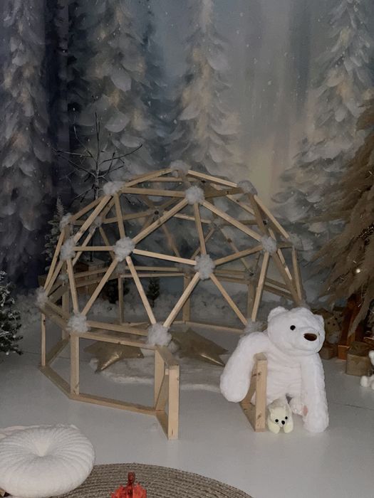 Iglo (dome) em madeira para cenário de natal