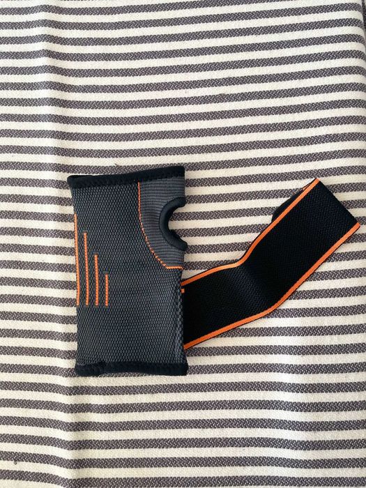 Munhequeira com Estabilizador | Suporte Ortopédico de Pulso | NOVA