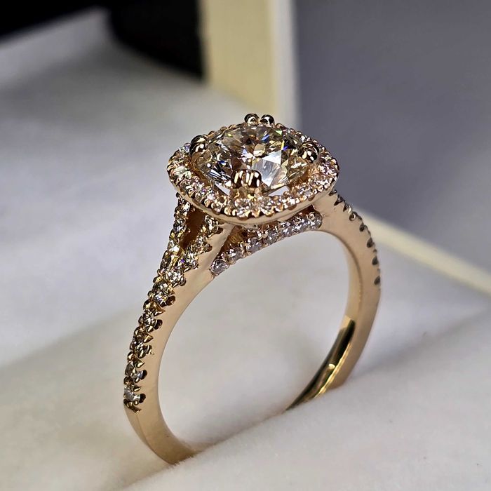 Pierścionek NATURALNY Diament 1.55 ct Łącznie 2.20 ct HRD 3x Excellent