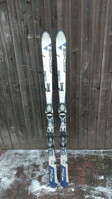 Narty zjazdowe różne rodzaje