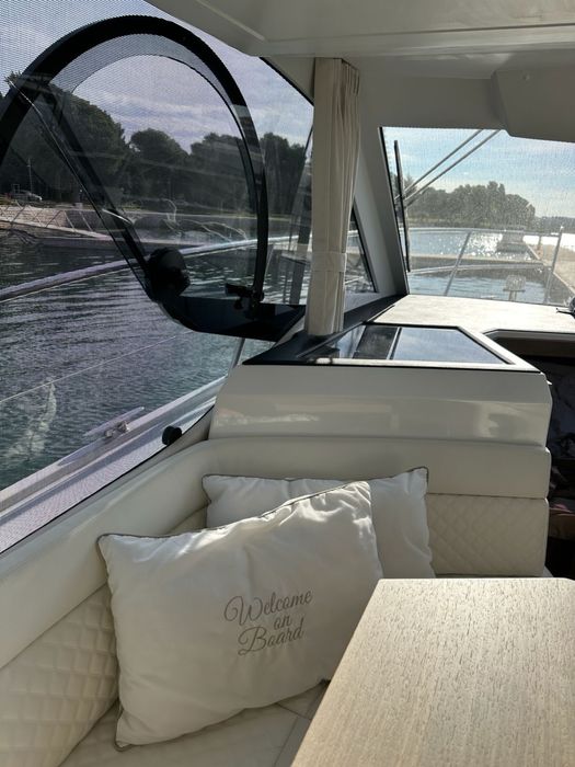Моторная язта Galeon 300 FLY