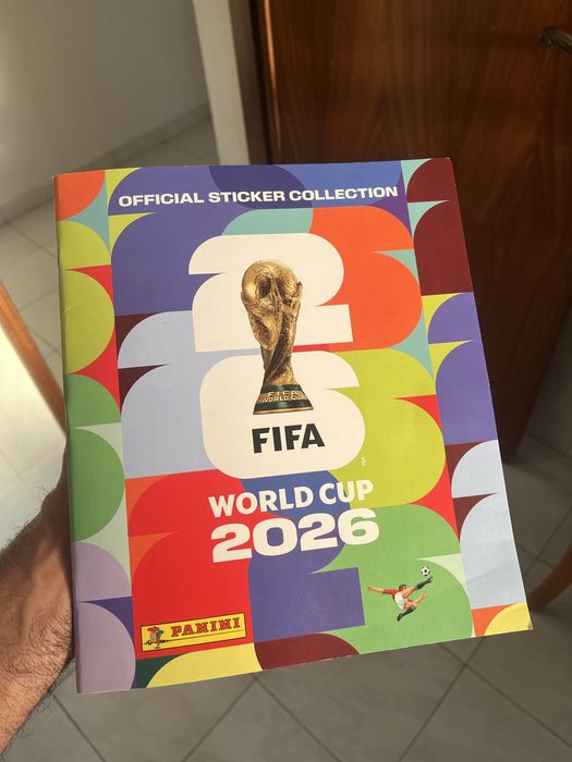 Vendo album da Copa 2026 com 171 cromos mais 9 repetidas.