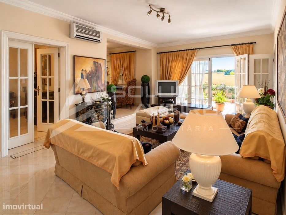 Moradia T4+1 | Piscina Coberta | Ginásio | Dois Lotes Urbanos | Cen...