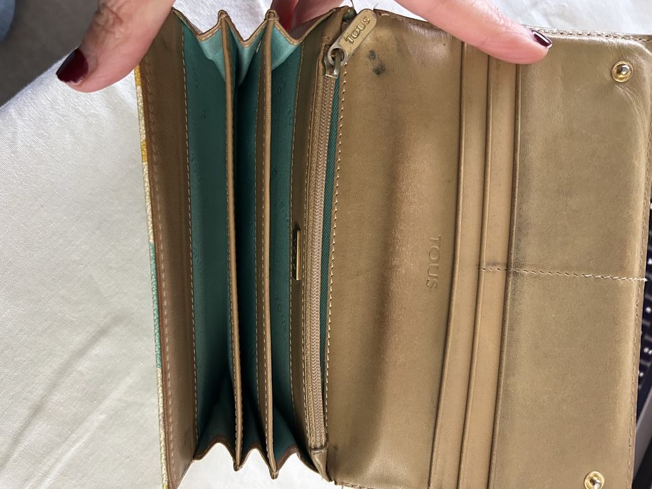 Carteira da marca Tous usada.