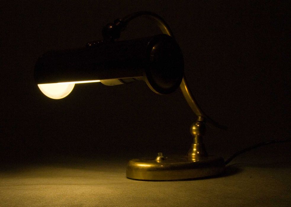 Stara mosiężna lampa biurkowa / bankierska