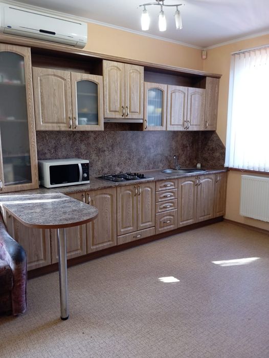 Оренда  окремої  3к.кв. 150м.кв з гаражом (або продам) в будинку на два окремі входи.