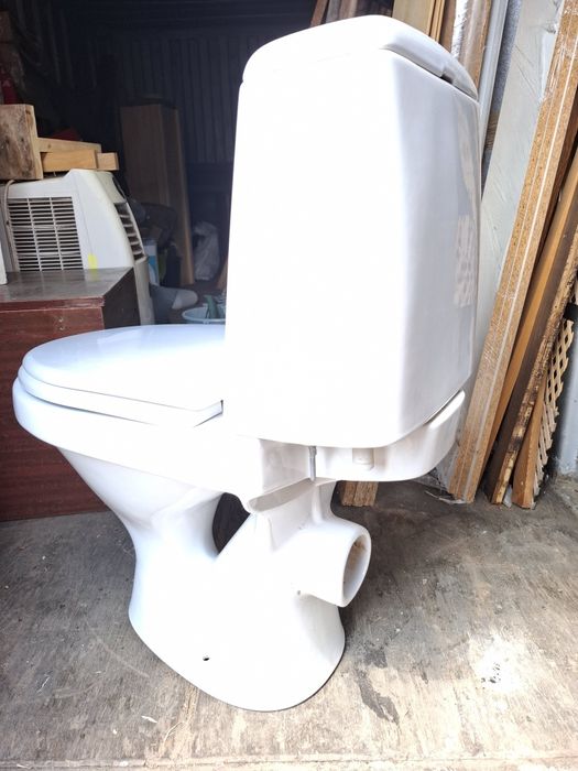 Унитаз с бачком Сеrsanit. Самовывоз.