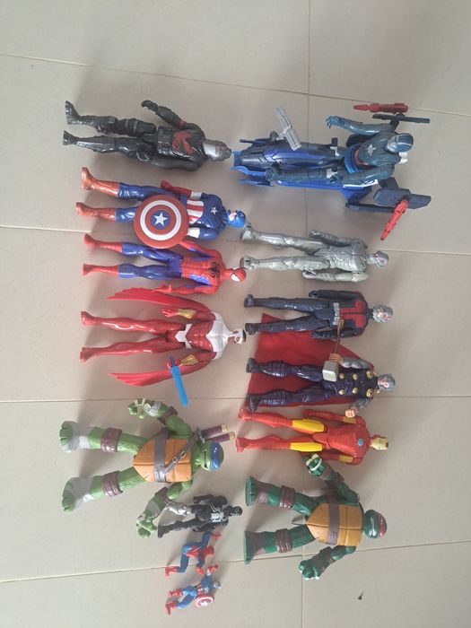 Figuras Marvel grandes