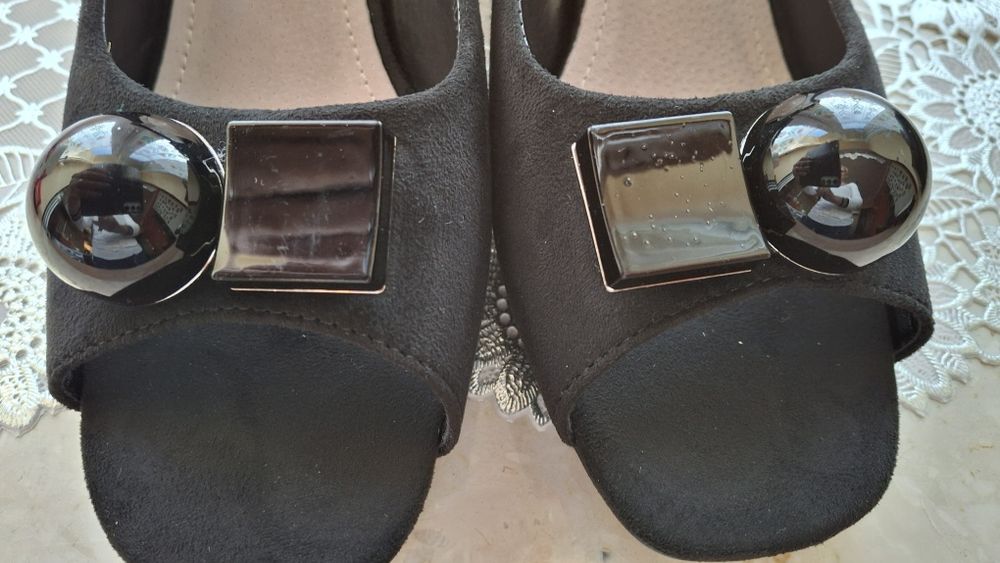 Piękne czarne sandałki