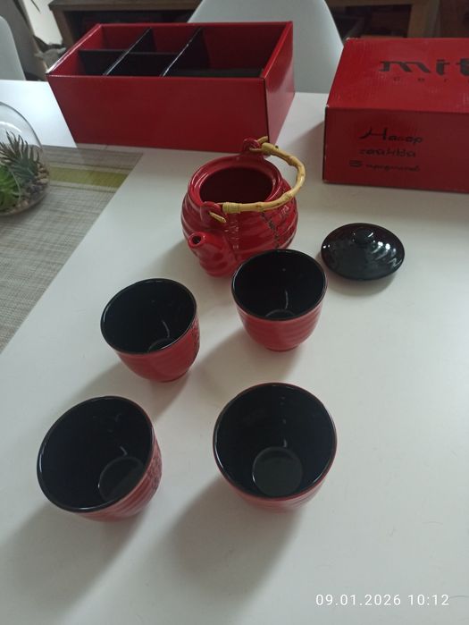 Керамічний чайний набір.