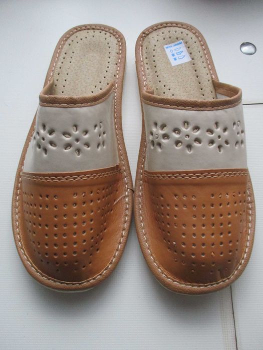 Pantofle damskie skórzane nowe beżowe 38