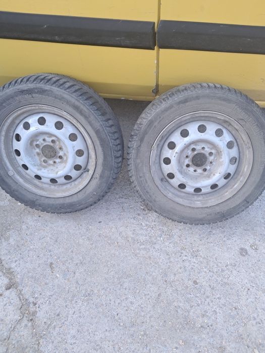 Шини на дисках - зимові.