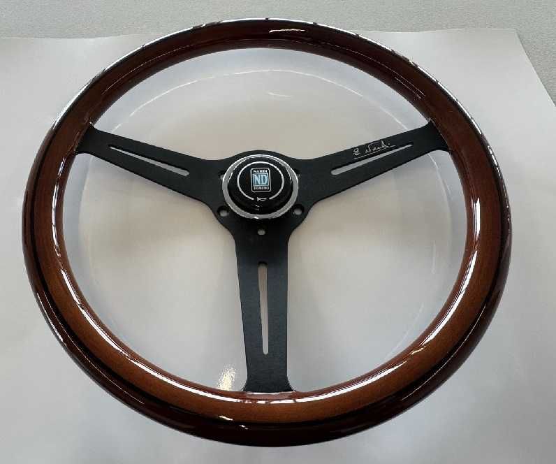 Volantes Nardi em Madeira