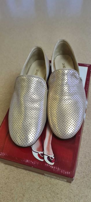 Туфлі жіночі, нові, натуральна шкіра, р.37. Туреччина