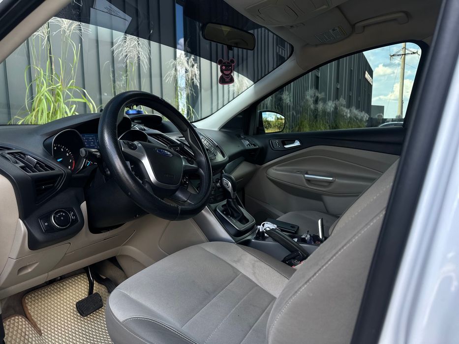 Автомобіль Ford Escape