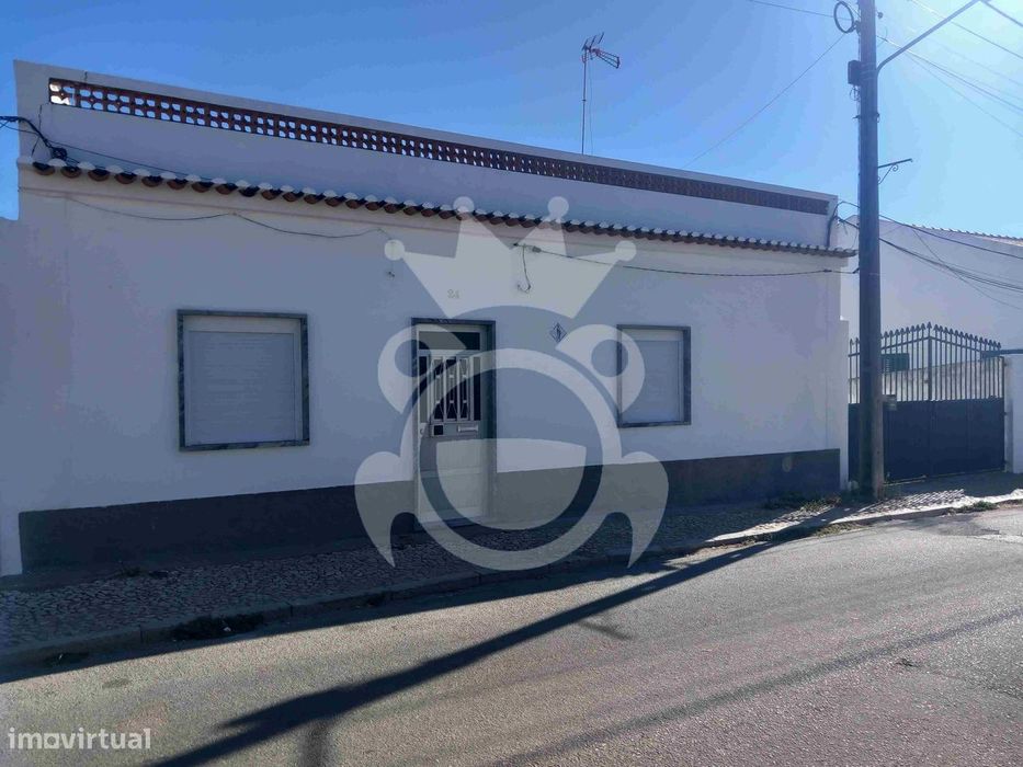 T4 Detached House with 8,250 m² Plot – Serpa