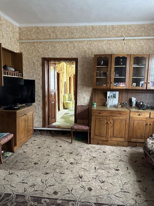 Продаж будинку в селі