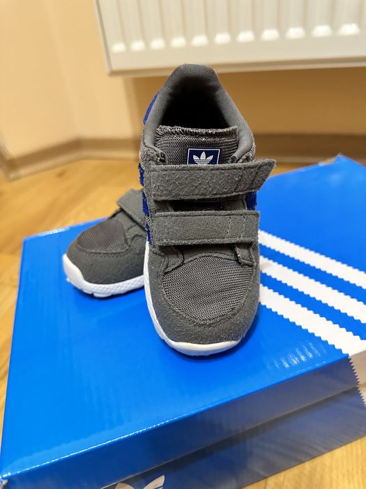 Кросівки adidas оригінал 22 розмір тапки пінетки ботінки ff next nike