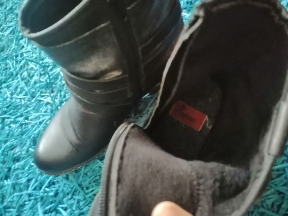 Botas pretas de salto com pêlo interior