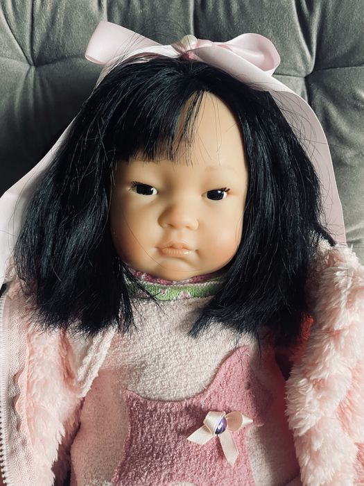 Oryginalna hiszpańska dziewczynka jak żywa!